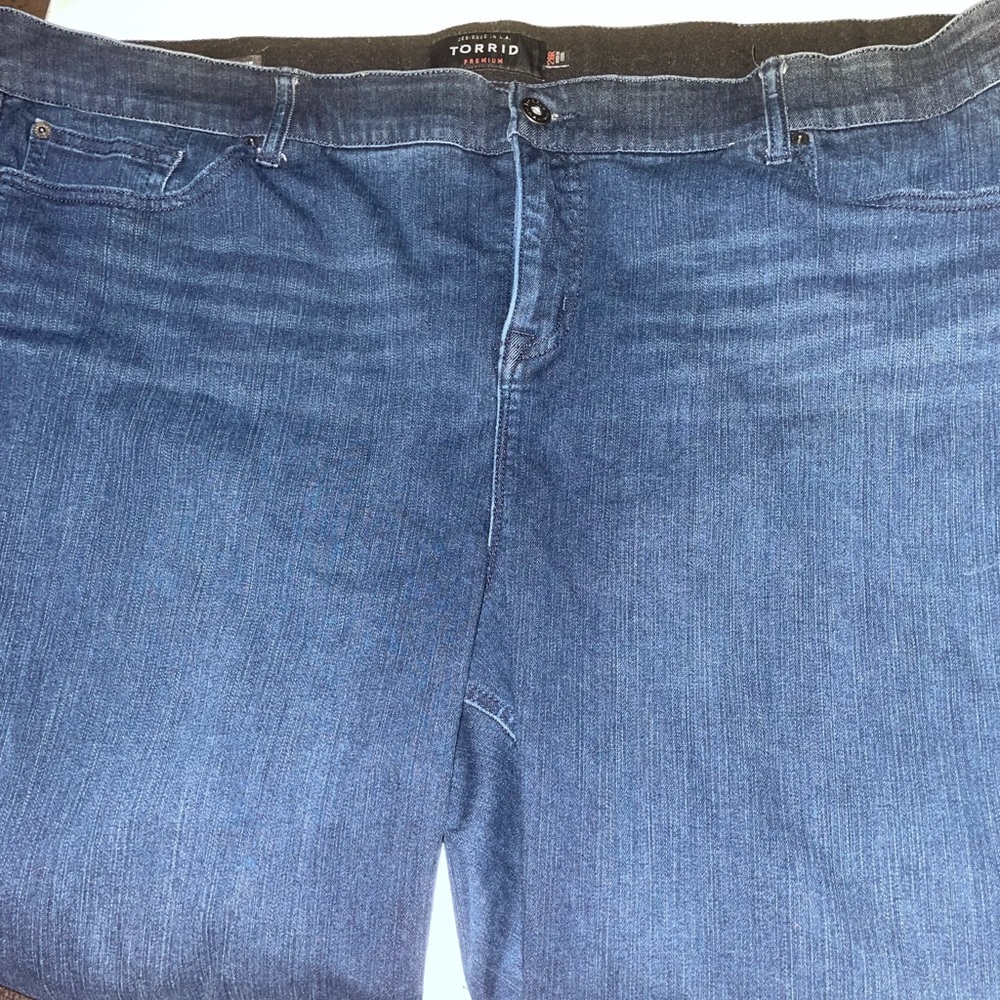 Torrid Bombshell Skinny Size 26R